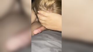 Lei mi succhia le palle mentre io mi sego