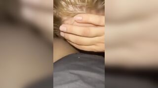 Lei mi succhia le palle mentre io mi sego