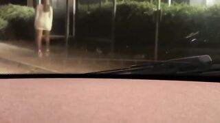 Mi faccio succhiare l'uccello da un bella prostituta bionda