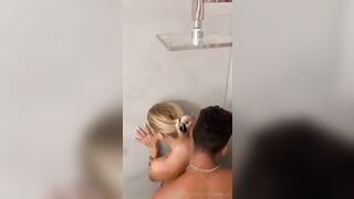 Perchè a lei piace prendere 2 cazzi !