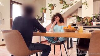 B34 si scopa lo studente verginello e timidino