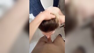 Il mio pescione per questa puttana succhia cazzi