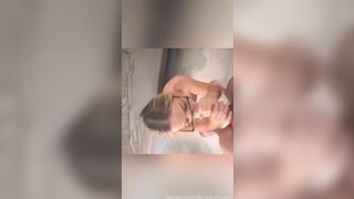 Bella bionda italiana fa un servizio completo all'amante