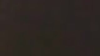 Il puttaniere nero cattura una battona