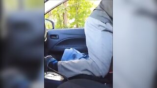 Un puttaniere nero cattura una battona nera