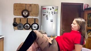 La vicina mi invita per il Cenone di Capodanno