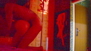 Al ragazzo italiano piace viziare la sua ragazza davanti alla telecamera