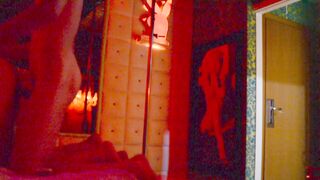 Al ragazzo italiano piace viziare la sua ragazza davanti alla telecamera