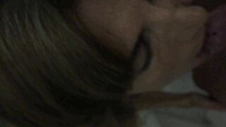 Una bocchinara veramente appassionata di uccello