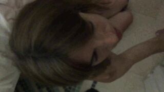 Una bocchinara veramente appassionata di uccello