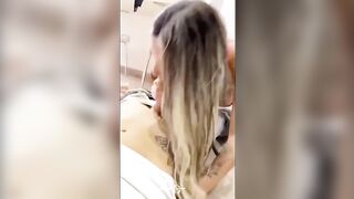 Io sturo il lavandino mentre tu prendi il mio tubo