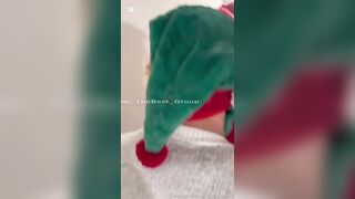 Il babbo bastardo soddisfa le bocche di due pompinare