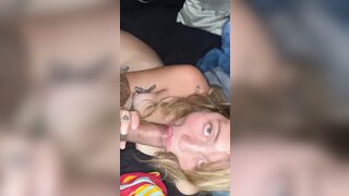 Biondina italiana gusta un bel cazzone nero odoroso e poi lo prende dentro