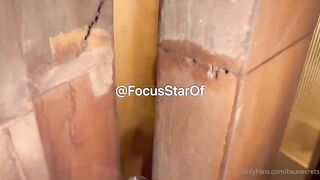 Pompiuno e sborrata in gola soitto la doccia