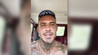 Scopatore italiano seriale fa un selfie con amica tettona