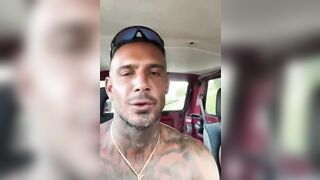 Scopatore italiano seriale fa un selfie con amica tettona