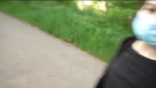 La zoccola con la fica troppo stretta lo prende bello grosso