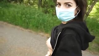 La zoccola con la fica troppo stretta lo prende bello grosso