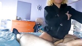 Vengo in bocca alla biondina porca davvero brava a succhiare