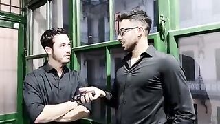 Ragazza italiana troia scopata da 3 cazzi enormi