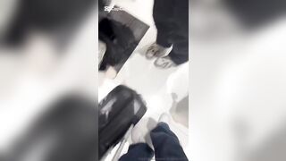 Anteprima del video: Le tre calippare condividono un bel cazzo storto ma duro