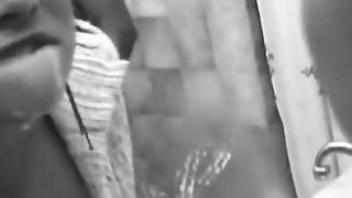 Moglie italiana inculata in bagno