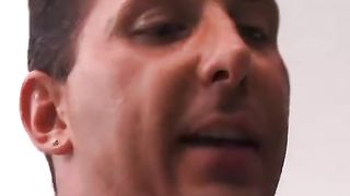 Moglie italiana inculata in bagno