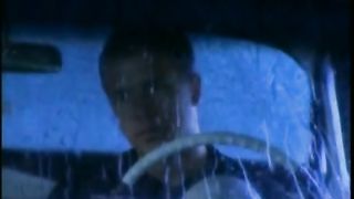 Scopata italiana estrema sotto la pioggia