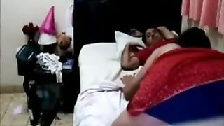 Studentessa indiana salta sul mio cazzo dopo averlo succhiato devotamente