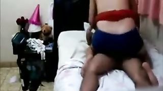 Studentessa indiana salta sul mio cazzo dopo averlo succhiato devotamente