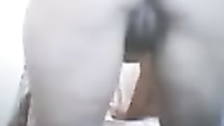 Ragazza araba sexy mostra senza vergogna le sue parti intime