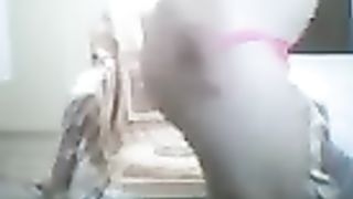 Ragazza araba sexy mostra senza vergogna le sue parti intime