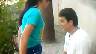 Il mio amico uzbeko scopa la figa della sua fidanzata da dietro