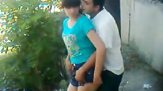 Il mio amico uzbeko scopa la figa della sua fidanzata da dietro