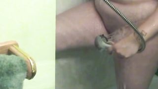 Grassa milf puttana sotto la doccia