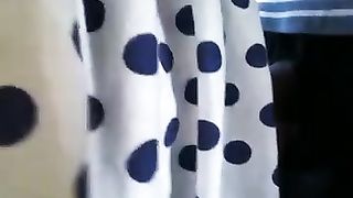 Negro si strofina il cazzo contro il culo di una ragazza in bus