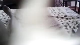 Milf dai capelli corti succhia il cazzo dopo una cavalcata