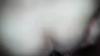 Milf dai capelli corti succhia il cazzo dopo una cavalcata