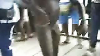 Sesso in pubblico in un paese africano