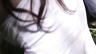 Teen rossa fa pipì nei calzoni