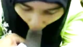 Anteprima del video: Timida signora malese succhia il mio cazzo in cam