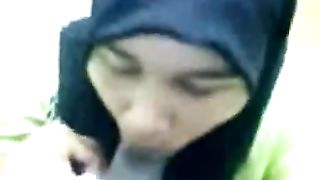 Timida signora malese succhia il mio cazzo in cam