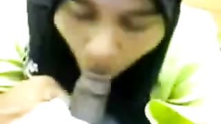 Timida signora malese succhia il mio cazzo in cam