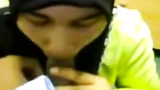 Timida signora malese succhia il mio cazzo in cam