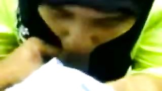 Timida signora malese succhia il mio cazzo in cam