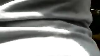 Questa ammaliatrice in leggins stretti è calda come l'inferno