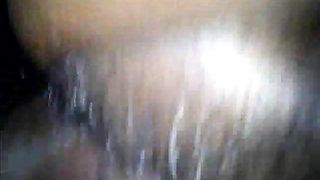 Figa nera bagnata e pelosa