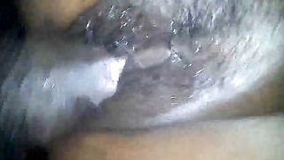 Figa nera bagnata e pelosa