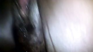 Il mio grosso cazzo nero fa squirtare e scoreggiare ogni figa