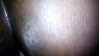 Il mio grosso cazzo nero fa squirtare e scoreggiare ogni figa